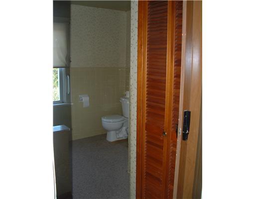 545 Walnut Street Vandergrift, PA 15690 - Photo 12 of 16 Master Bath/Spa. Main bathroom located upstairs