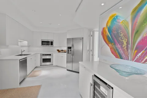 $6,495,000 | 200 Bradley Place, Unit 302, Palm Beach, FL 33480