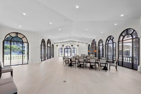 $6,495,000 | 200 Bradley Place, Unit 302, Palm Beach, FL 33480