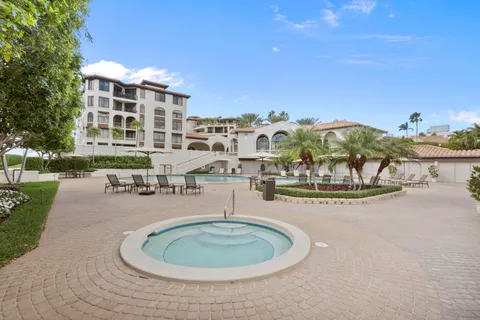 $6,495,000 | 200 Bradley Place, Unit 302, Palm Beach, FL 33480