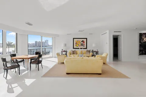 $6,495,000 | 200 Bradley Place, Unit 302, Palm Beach, FL 33480