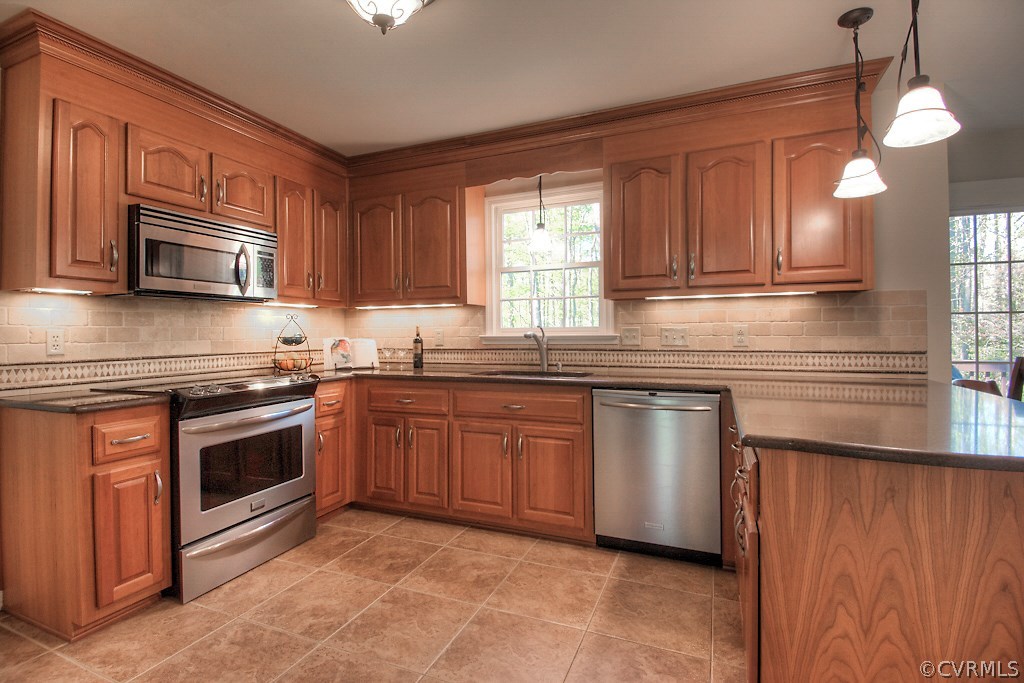 14108 Huntgate Woods Road Midlothian, VA 23112 - Photo 10 of 48 Gallery Image 10