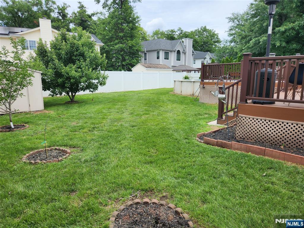 561 Green Valley Road Paramus, NJ 07652 - Photo 3 of 28