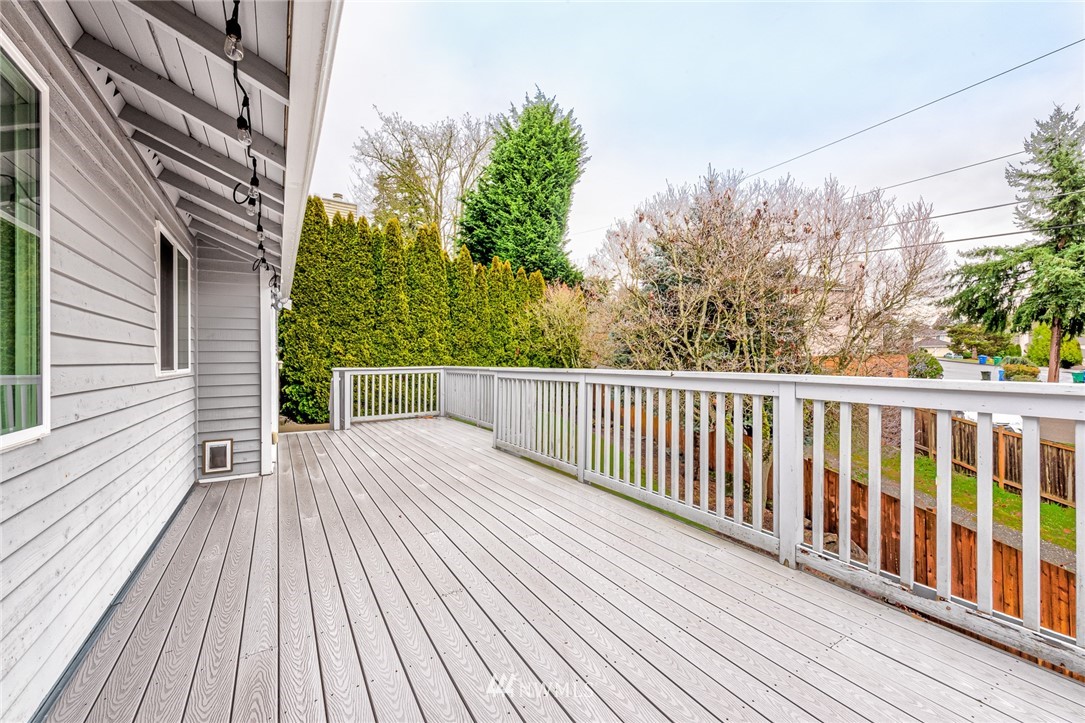 2025 Field Avenue Northeast Renton, WA 98059 - Photo 20 of 23