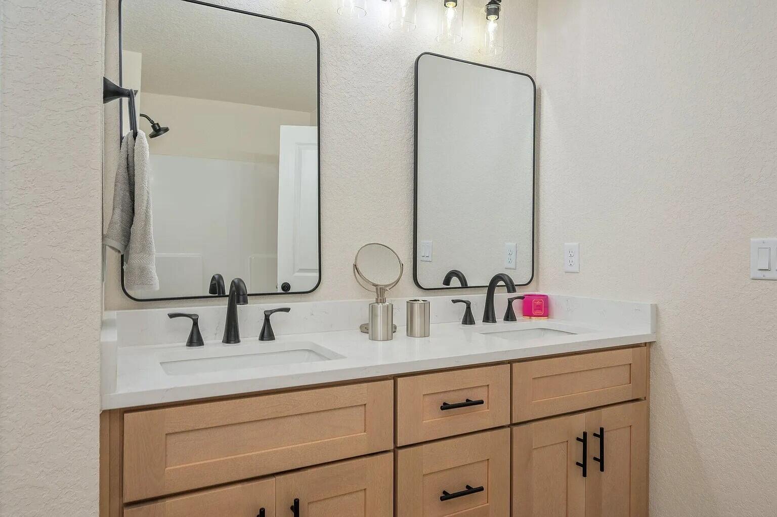 693 Bowers Avenue East Crestview, FL 32539 - Photo 19 of 27 a bathroom with double vanity sink and a mirror