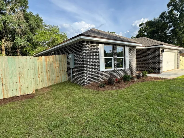 $299,999 | 693 Bowers Avenue East, Crestview, FL 32539
