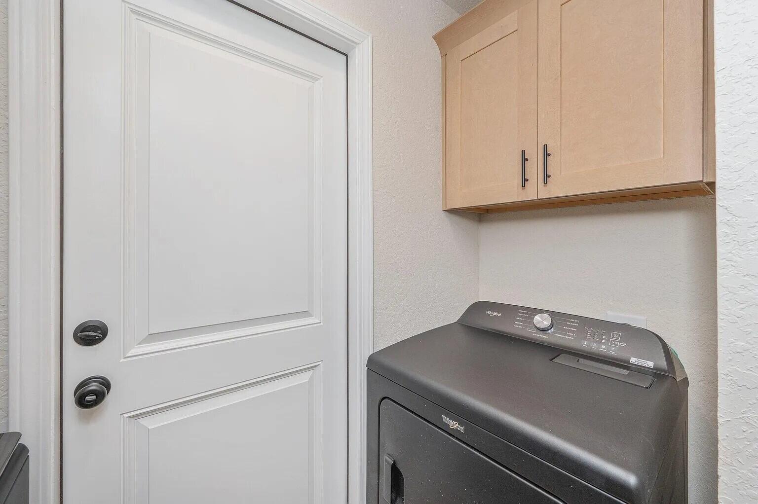 693 Bowers Avenue East Crestview, FL 32539 - Photo 25 of 27 a close up of a microwave