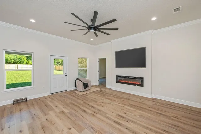 $299,999 | 693 Bowers Avenue East, Crestview, FL 32539