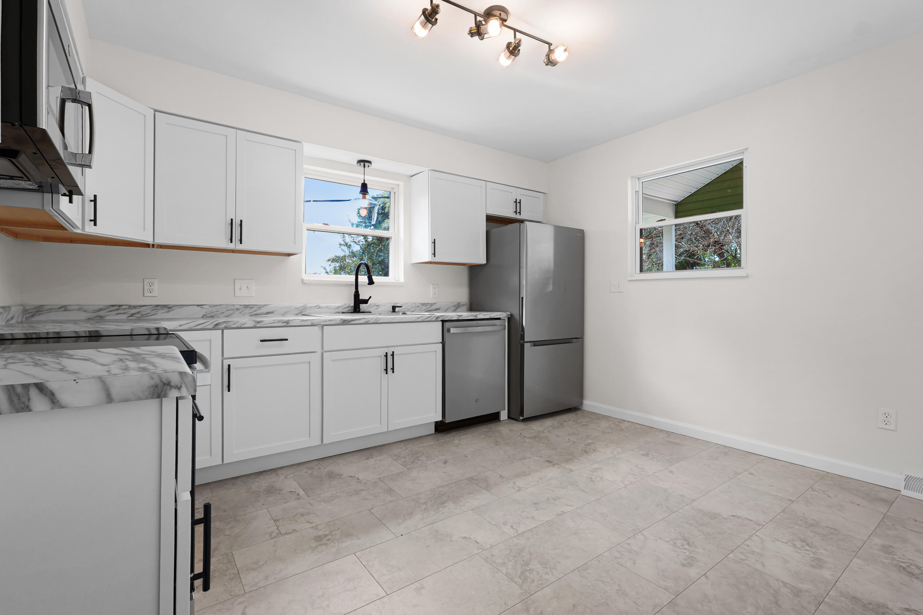 5212 Cody Road Independence, KY 41051 - Photo 20 of 38 First floor kitchen