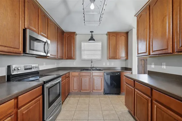 $350,000 | 701 South Heights Drive, Crowley, TX 76036
