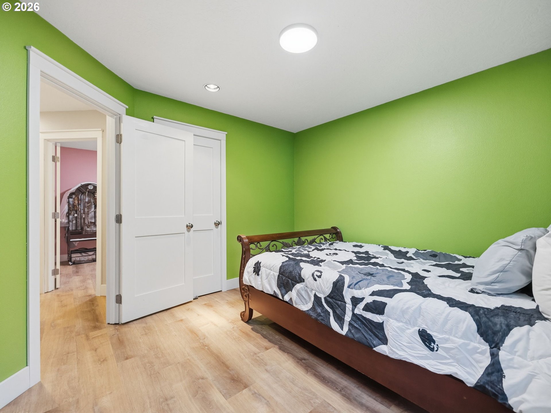 92085 Akerstedt Road Astoria, OR 97103 - Photo 20 of 48 a bedroom with a bed and a dresser