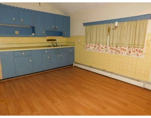 492 Gifford Street Springfield, MA 01118 - Photo 3 of 11 Gallery Image 3