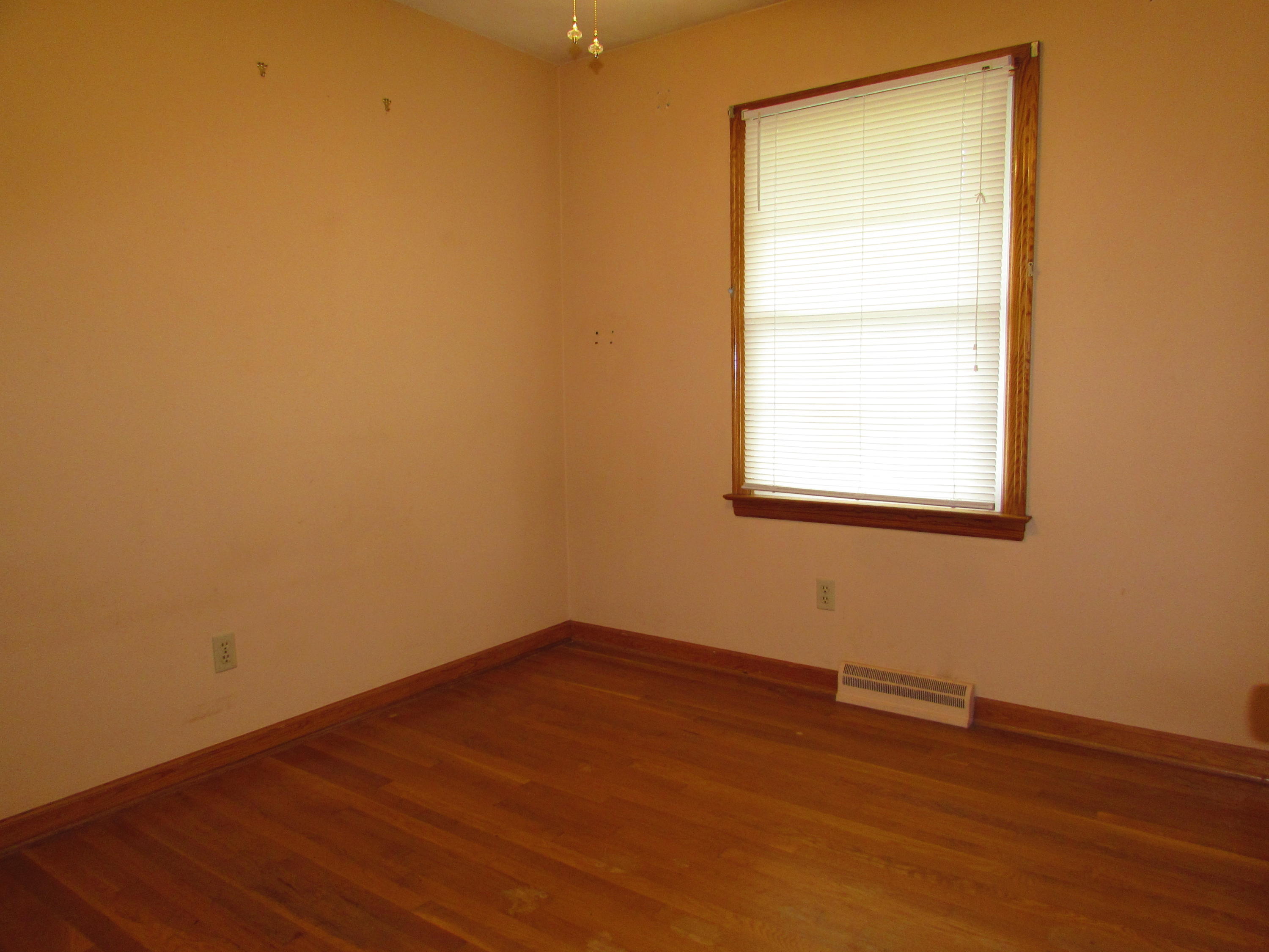 529 Olney Road Vinton, VA 24179 - Photo 7 of 13 an empty room with a window