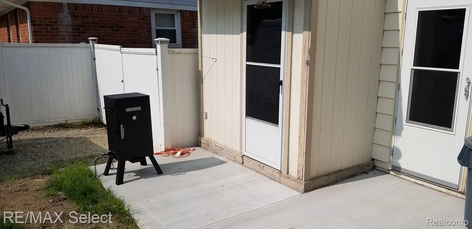 4461 Stoney Ridge Road Flint, MI 48507 - Photo 65 of 68 back entrance.jpg