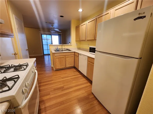 $1,700 | 8201 Distant Star, Las Vegas, NV 89145