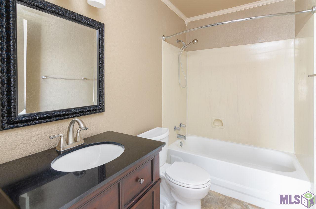 12416 South Harrells Ferry Road, Unit 4A Baton Rouge, LA 70816 - Photo 4 of 13 Bathroom 2
