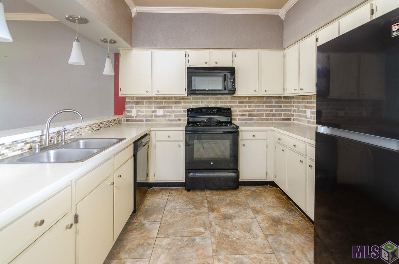 12416 South Harrells Ferry Road, Unit 4A Baton Rouge, LA 70816 - Photo 5 of 13 Kitchen