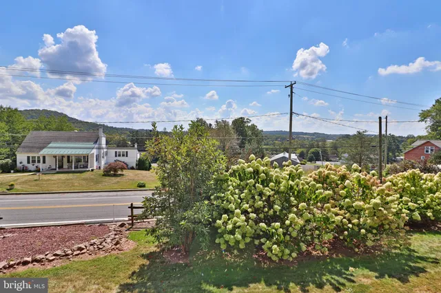 $650,000 | 2145 Old Lancaster Pike, Reinholds, PA 17569