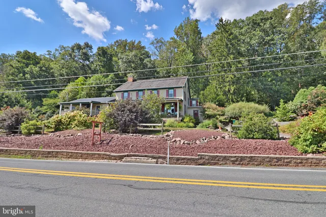 $625,000 | 2145 Old Lancaster Pike, Reinholds, PA 17569