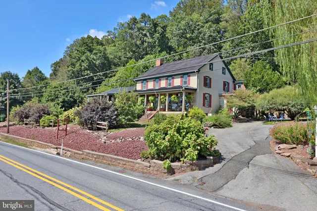 $625,000 | 2145 Old Lancaster Pike, Reinholds, PA 17569