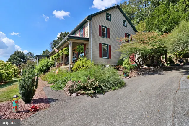 $625,000 | 2145 Old Lancaster Pike, Reinholds, PA 17569