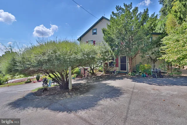 $650,000 | 2145 Old Lancaster Pike, Reinholds, PA 17569