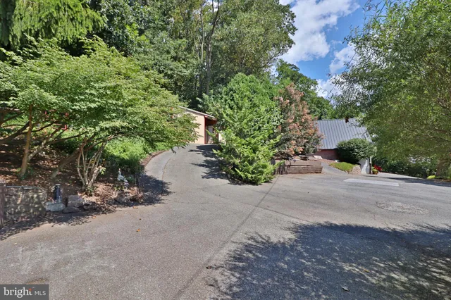 $650,000 | 2145 Old Lancaster Pike, Reinholds, PA 17569