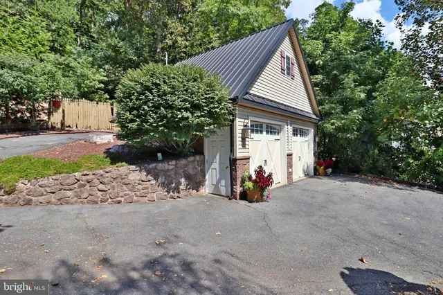 $650,000 | 2145 Old Lancaster Pike, Reinholds, PA 17569