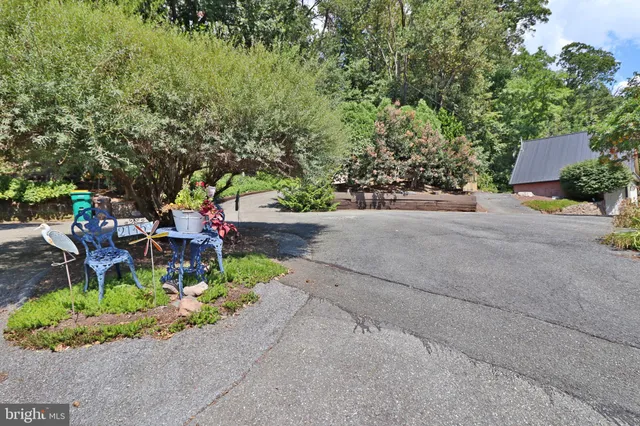 $650,000 | 2145 Old Lancaster Pike, Reinholds, PA 17569