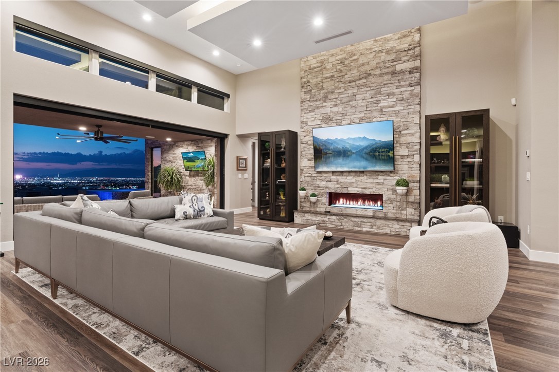 2224 Ledge Rock Lane Henderson, NV 89052 - Photo 24 of 66 Living room pocket door for 180 strip and valley views