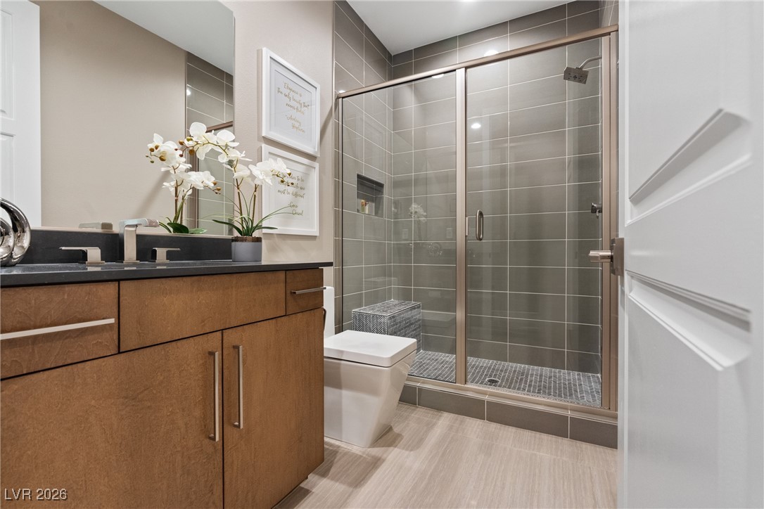 2224 Ledge Rock Lane Henderson, NV 89052 - Photo 44 of 66 Upstairs guest bathroom