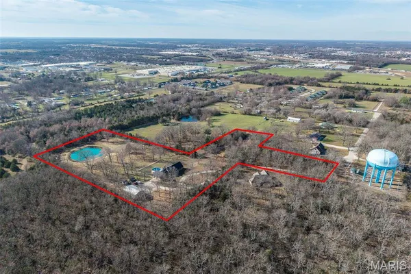 $560,000 | 22198 Glencastle Lane, Lebanon, MO 65536