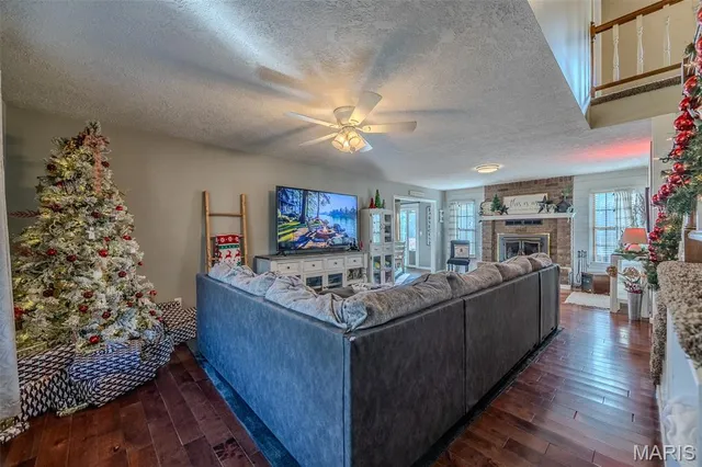 $560,000 | 22198 Glencastle Lane, Lebanon, MO 65536