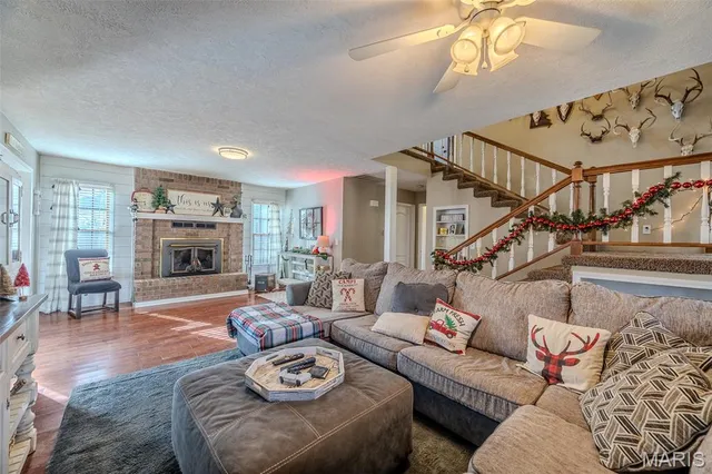 $560,000 | 22198 Glencastle Lane, Lebanon, MO 65536