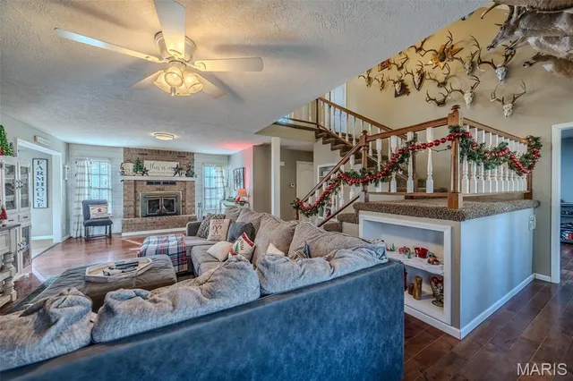 $560,000 | 22198 Glencastle Lane, Lebanon, MO 65536