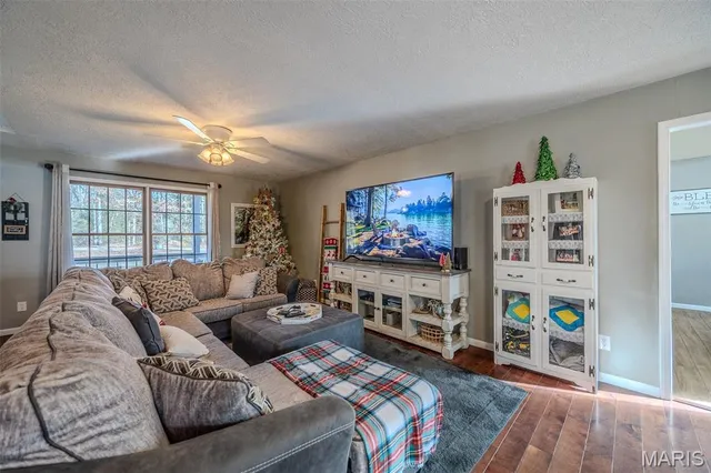 $560,000 | 22198 Glencastle Lane, Lebanon, MO 65536