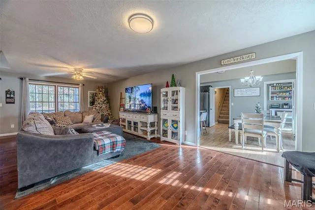 $560,000 | 22198 Glencastle Lane, Lebanon, MO 65536