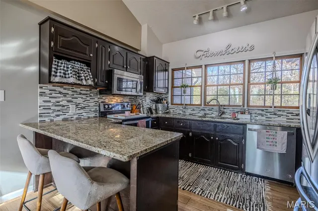 $560,000 | 22198 Glencastle Lane, Lebanon, MO 65536