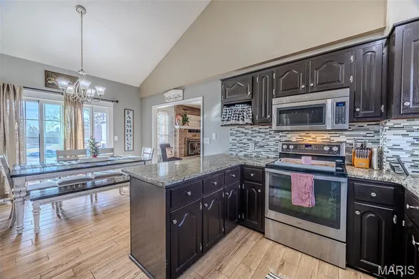 $560,000 | 22198 Glencastle Lane, Lebanon, MO 65536