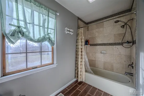 $560,000 | 22198 Glencastle Lane, Lebanon, MO 65536