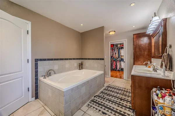 $560,000 | 22198 Glencastle Lane, Lebanon, MO 65536