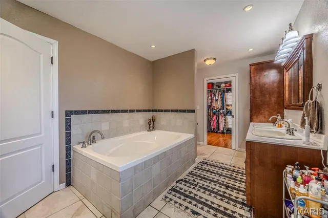 $560,000 | 22198 Glencastle Lane, Lebanon, MO 65536