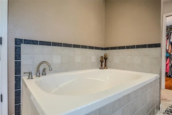 $560,000 | 22198 Glencastle Lane, Lebanon, MO 65536