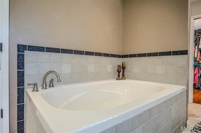 $560,000 | 22198 Glencastle Lane, Lebanon, MO 65536