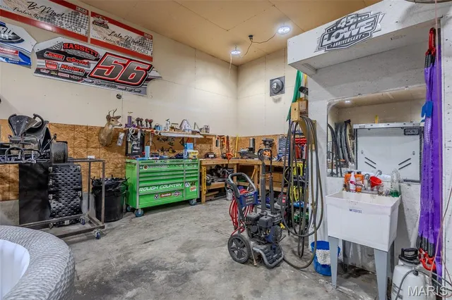 $560,000 | 22198 Glencastle Lane, Lebanon, MO 65536