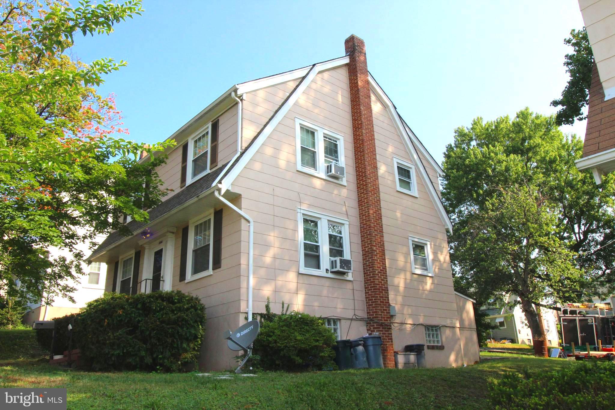 1235 Ten Oaks Road Baltimore, MD 21227 - Photo 2 of 7 right side view