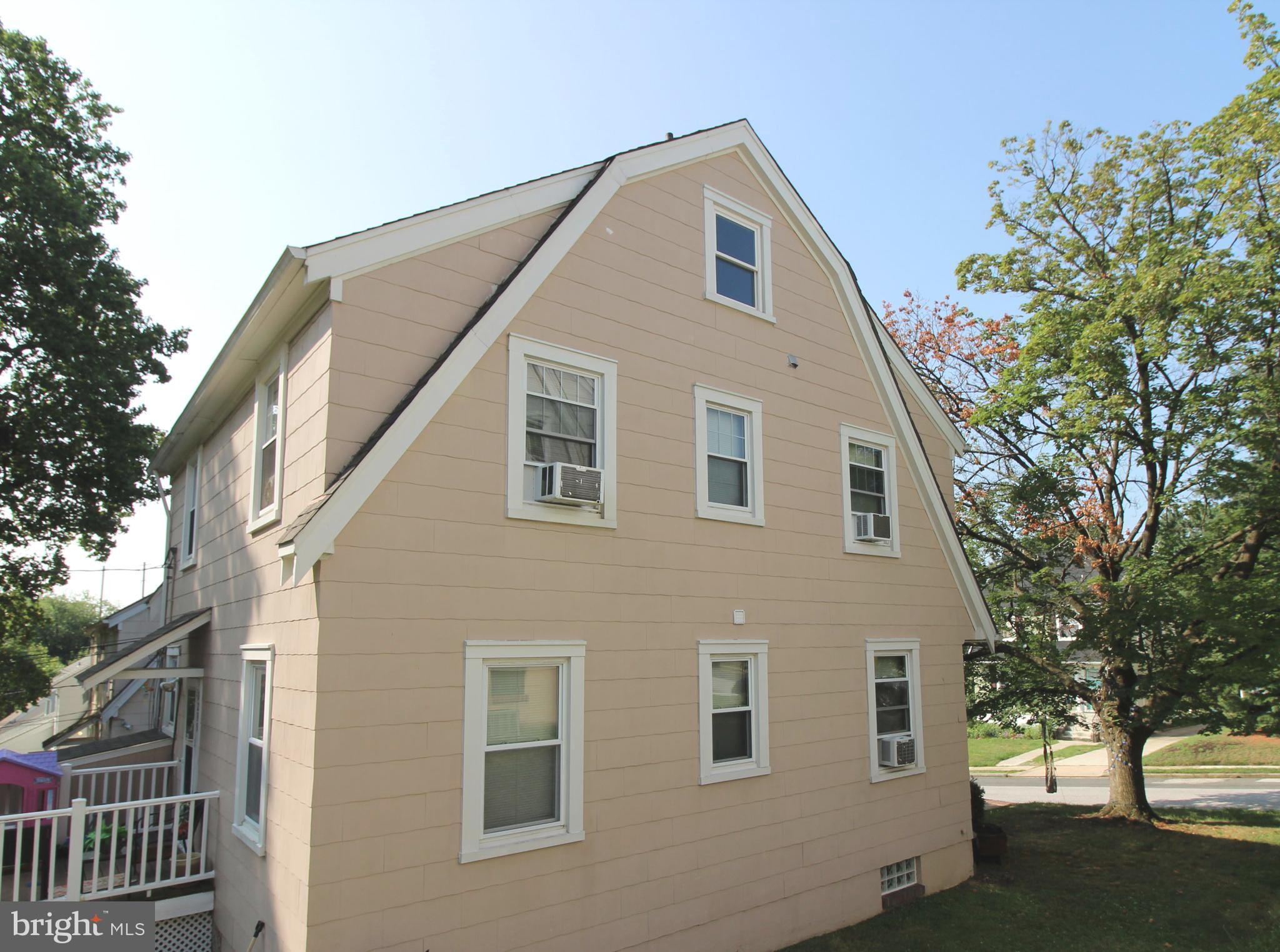 1235 Ten Oaks Road Baltimore, MD 21227 - Photo 3 of 7 left side view