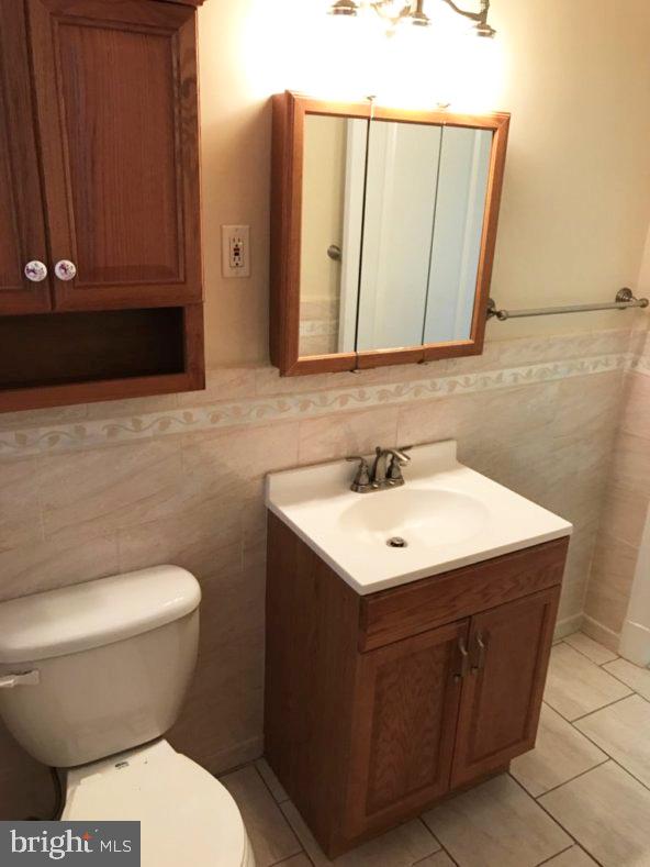 1235 Ten Oaks Road Baltimore, MD 21227 - Photo 4 of 7 bathroom prior to tenants
