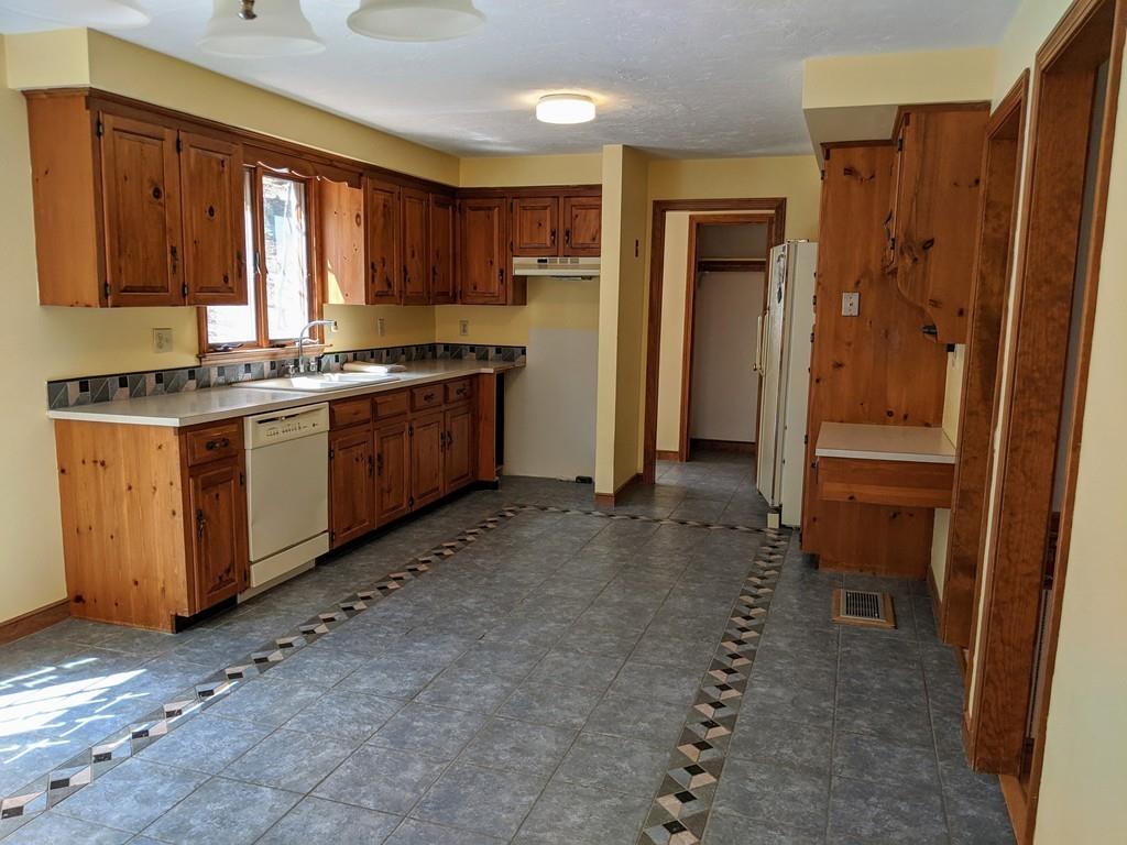 18 Glenview Street Upton, MA 01568 - Photo 4 of 13