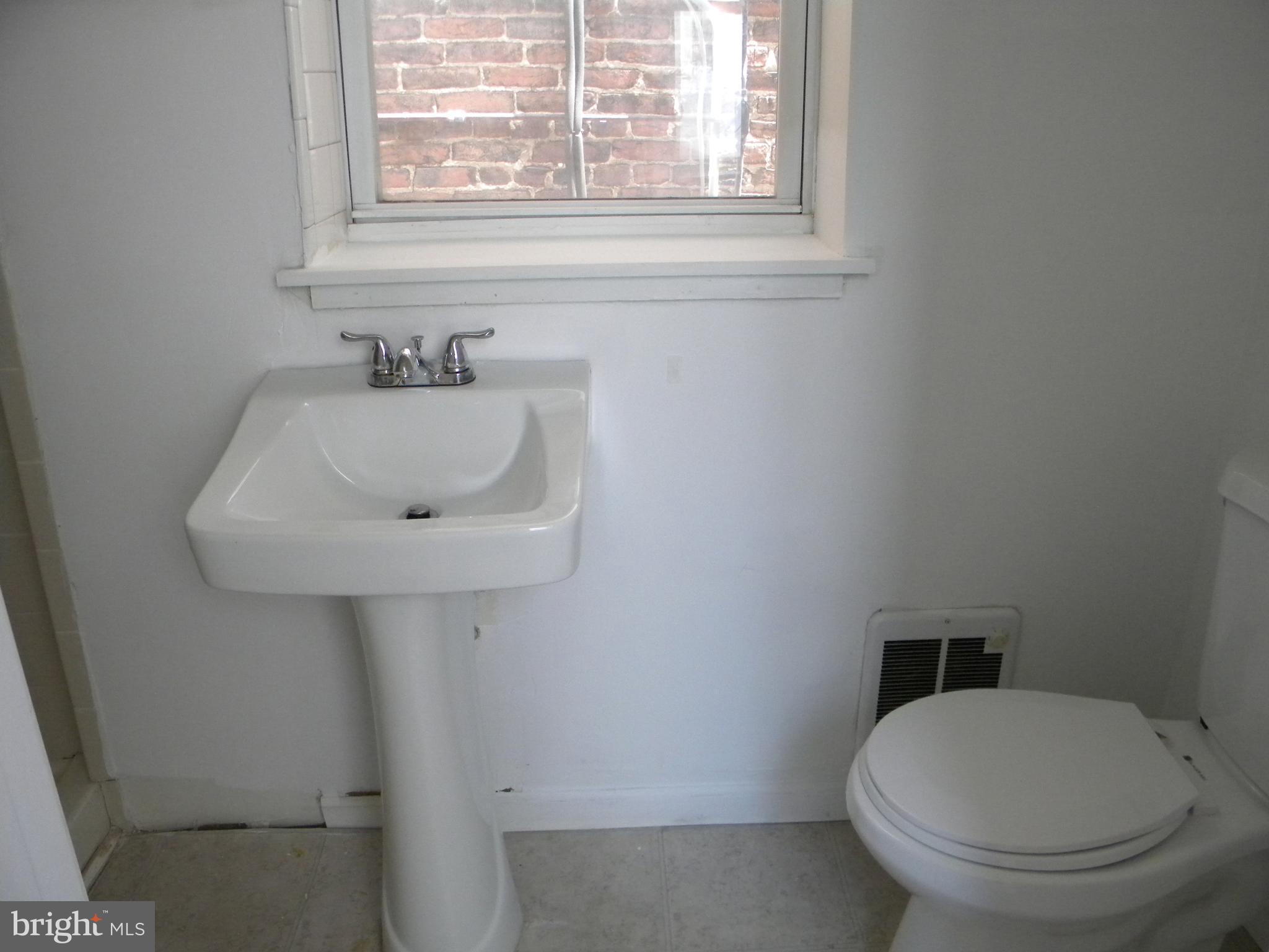 935 South Charles Street, Unit C S Baltimore, MD 21230 - Photo 30 of 44 2nd floor bathroom